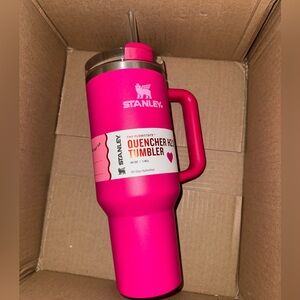 Stanley 40 Oz Stainless Steel H2.0 Flowstate Quencher Tumbler Cosmo Pink V-Day